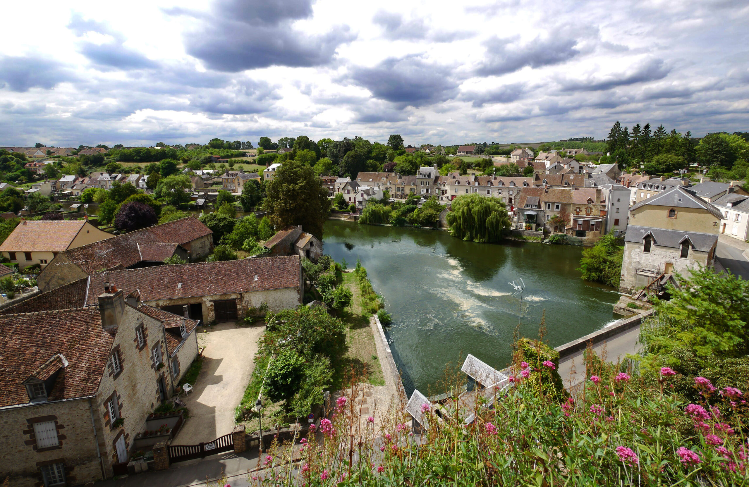 Vue générale de Fresnay-sur-Sarthe en Sarthe